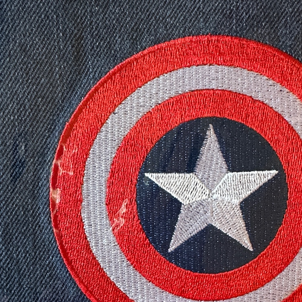 Marvel Captain America Shield Journal Set - Blue and Red - Picture 6 of 7